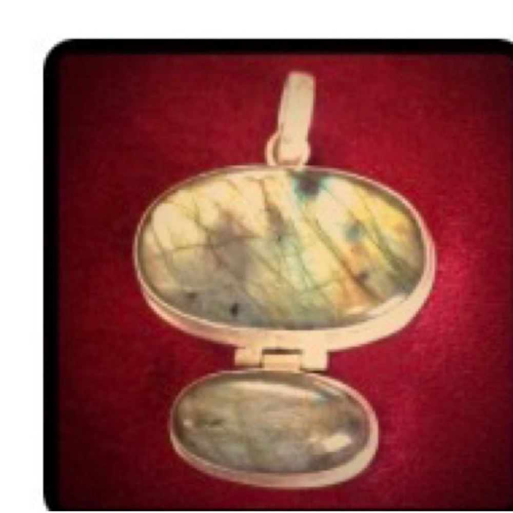 Vintage .925 Sterling Silver Labradorite Pendant with 18” Necklace - Interesting